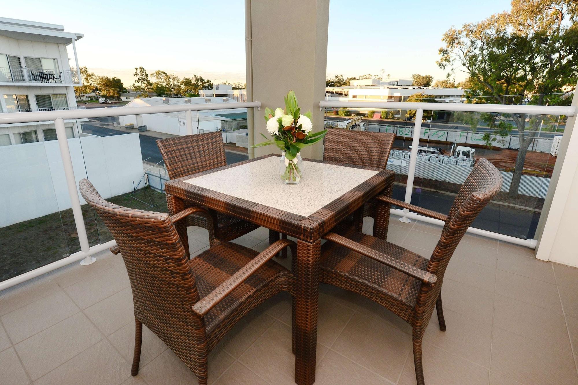 Oaks Moranbah Suites Exterior photo
